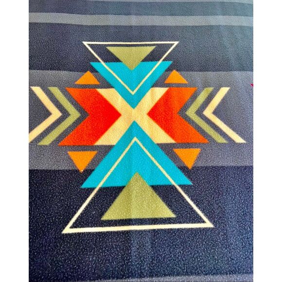 St. Labre Indian School Fleece Throw Blanket Beautiful Aztec Design - Picture 2 of 4